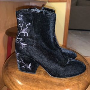 Kenneth Cole Heeled Booties